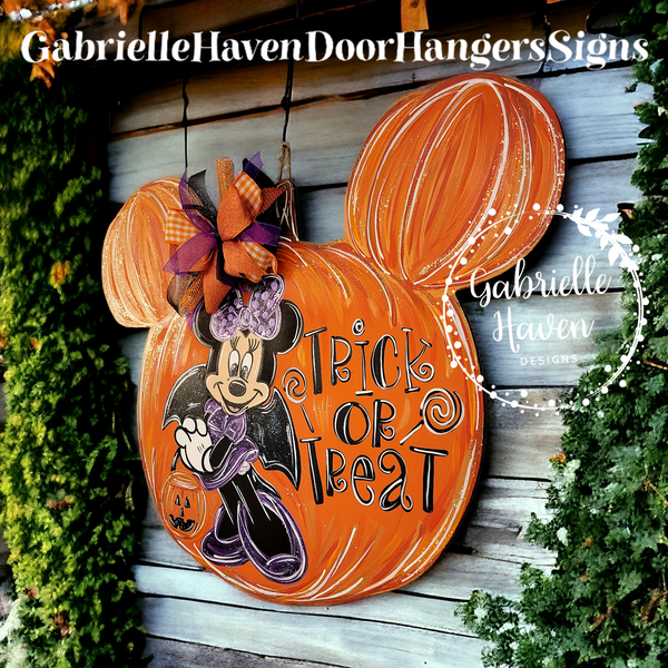 Halloween Minnie Bat on Mickey Jack o Lantern