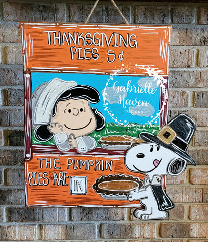 Lucy & Snoopy Thanksgiving Pie Booth