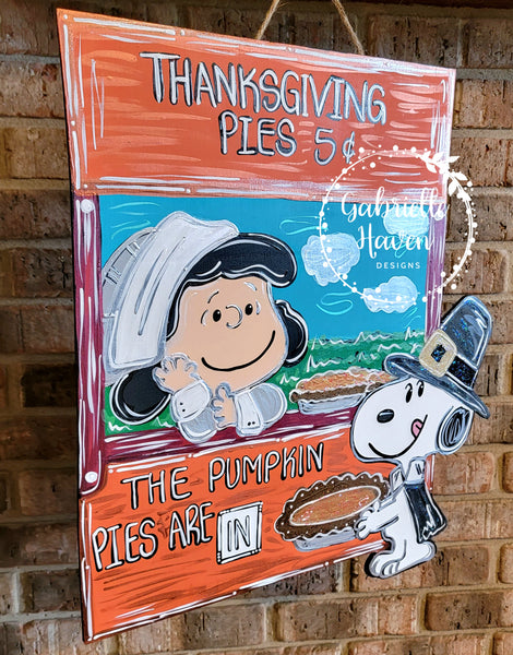 Lucy & Snoopy Thanksgiving Pie Booth