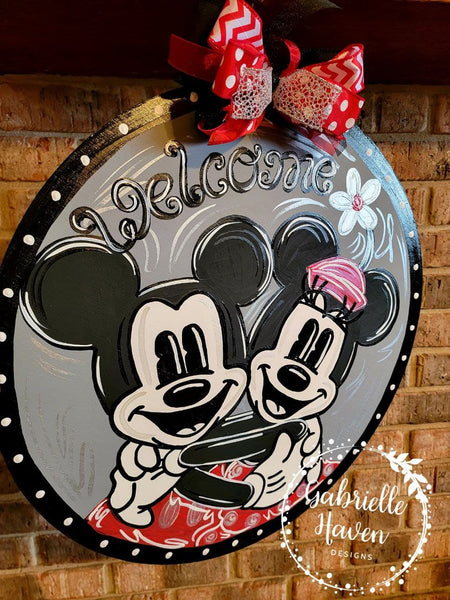 Retro Mickey Minnie Round Design