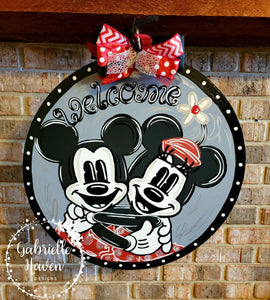 Retro Mickey Minnie Round Design