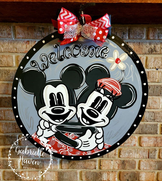 Retro Mickey Minnie Round Design