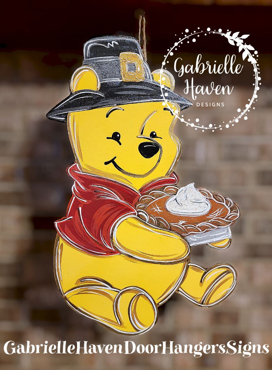 Winnie the Pooh Thanksgiving Pilgrim with Pumpkin Pie